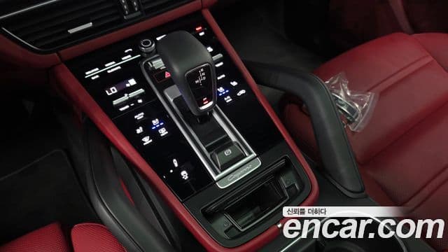 Porsche Cayenne 2023 — Photo 33/39