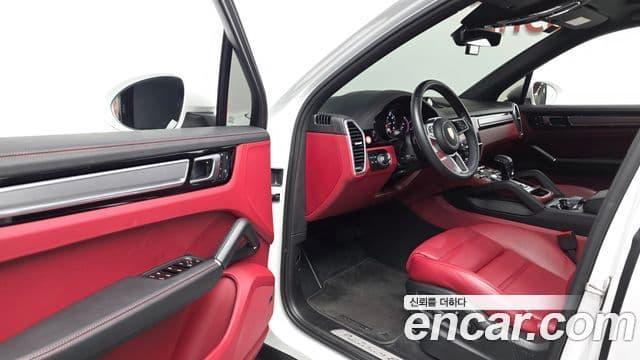 Porsche Cayenne 2023 — Photo 14/39