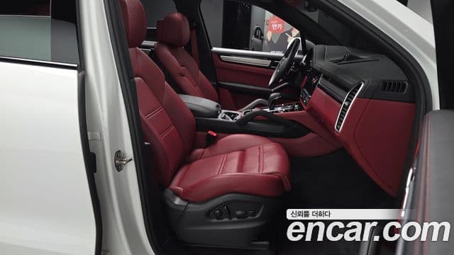 Porsche Cayenne 2023 — Photo 30/39