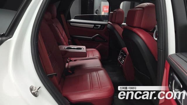 Porsche Cayenne 2023 — Photo 34/39