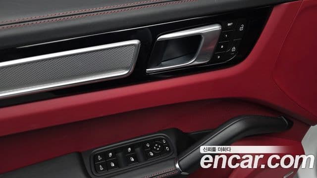 Porsche Cayenne 2023 — Photo 17/39