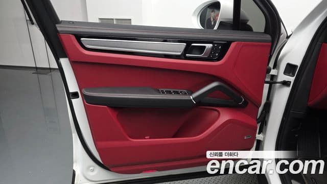 Porsche Cayenne 2023 — Photo 11/39