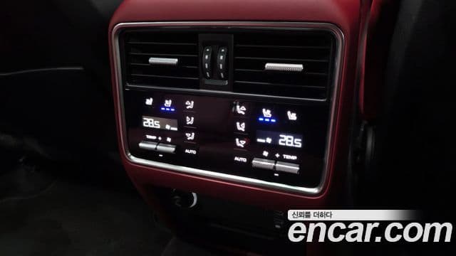 Porsche Cayenne 2023 — Photo 37/39