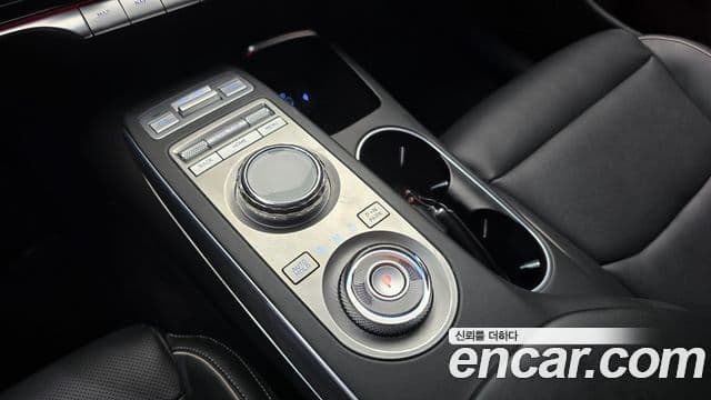 Genesis GV70 2023 — Photo 15/33