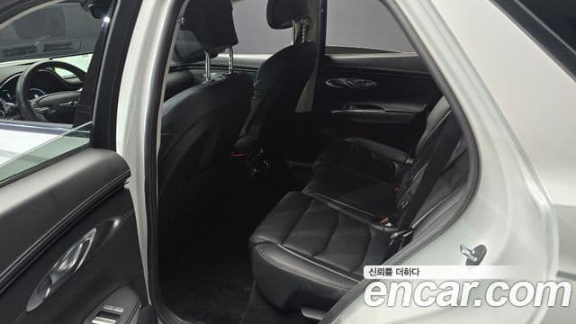 Genesis GV70 2023 — Photo 25/33
