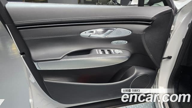 Genesis GV70 2023 — Photo 10/33