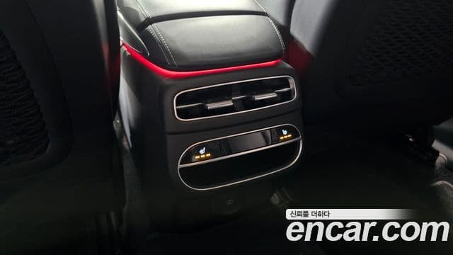 Genesis GV70 2023 — Photo 27/33