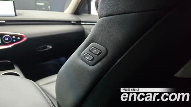 Genesis GV70 2023 — Photo 19/33