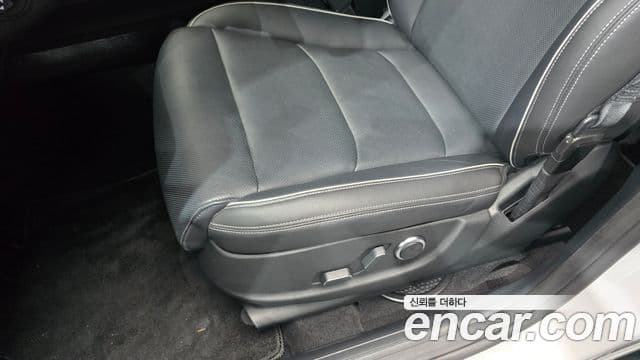 Genesis GV70 2023 — Photo 14/33