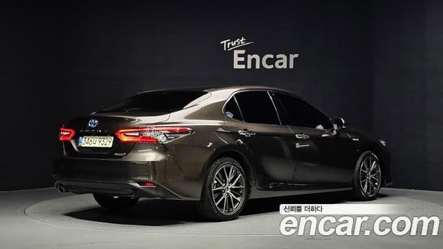 Toyota Camry 2023 — Şəkil 11/32