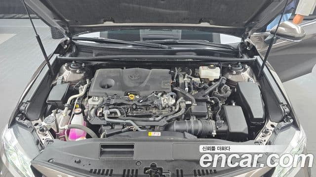 Toyota Camry 2023 — Şəkil 27/32