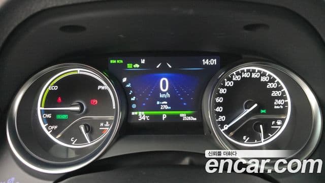 Toyota Camry 2023 — Şəkil 26/32