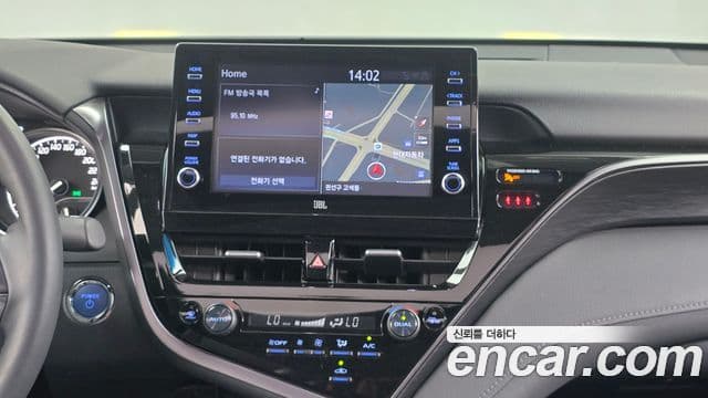 Toyota Camry 2023 — Şəkil 12/32