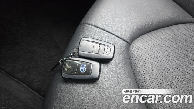 Toyota Camry 2023 — Şəkil 16/32