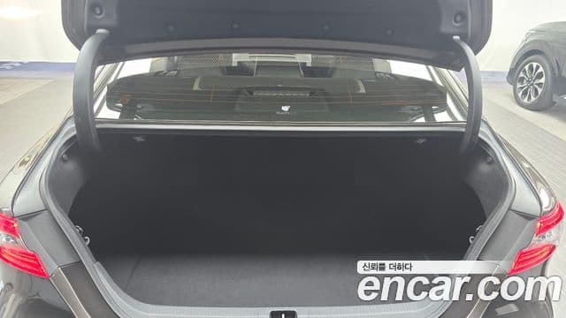 Toyota Camry 2023 — Şəkil 10/32