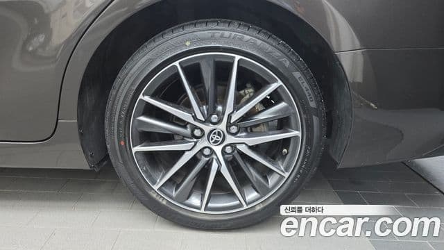 Toyota Camry 2023 — Şəkil 30/32