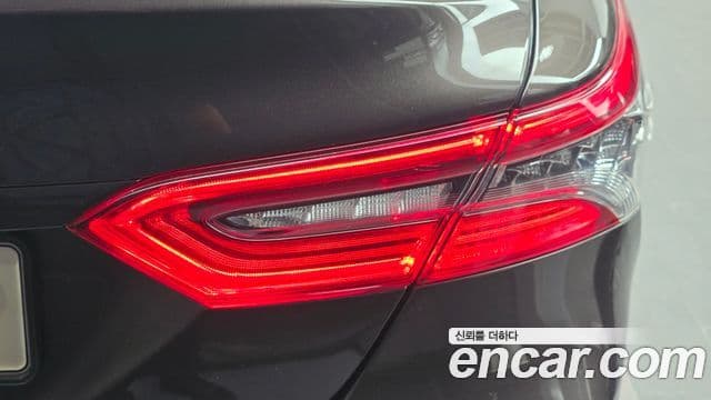 Toyota Camry 2023 — Şəkil 22/32