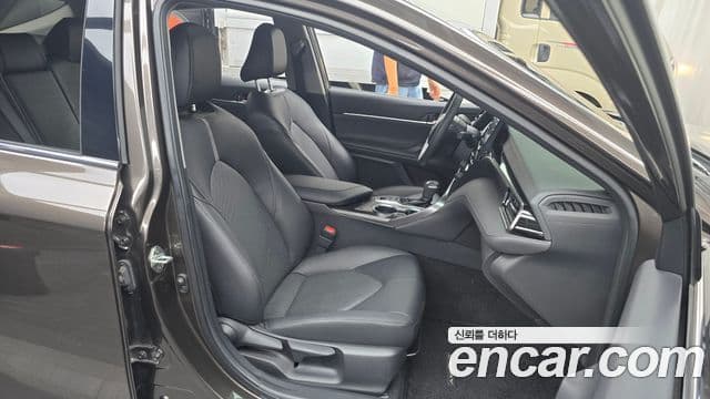 Toyota Camry 2023 — Şəkil 15/32