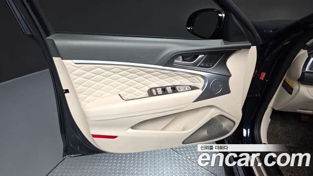Genesis G70 2019 — Photo 15/33