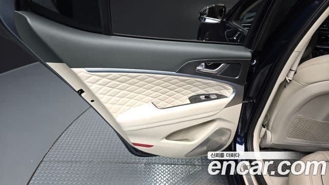 Genesis G70 2019 — Photo 14/33
