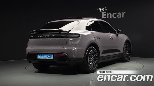 Porsche Macan EV 2025 — Şəkil 8/20