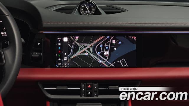 Porsche Macan EV 2025 — Şəkil 11/20