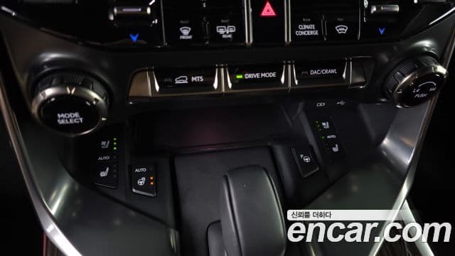 Lexus LX 2025 — Şəkil 28/38