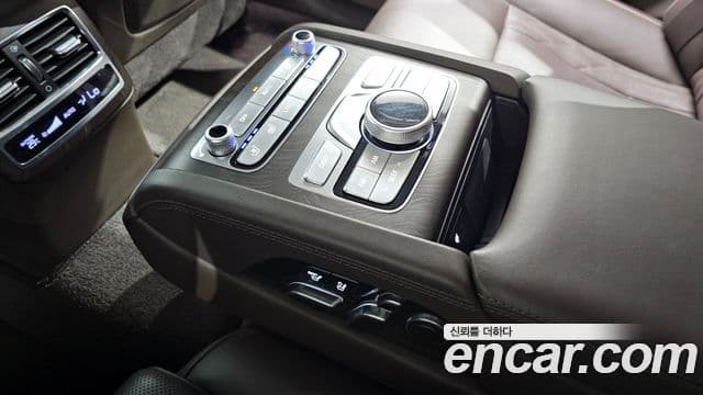 Kia The K9 2019 — Photo 33/33