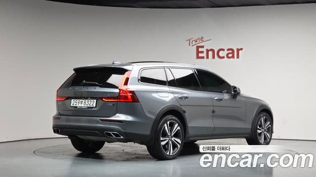 Volvo V60 Cross Country 2020 — Фото 2/20