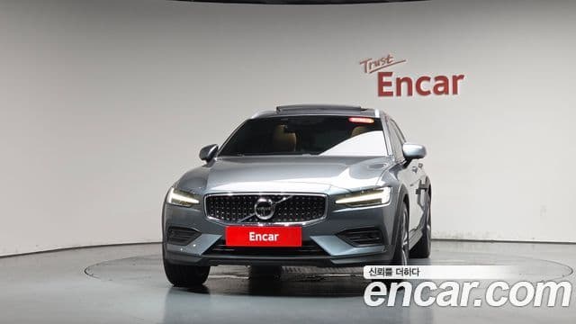 Volvo V60 Cross Country 2020 — Фото 3/20