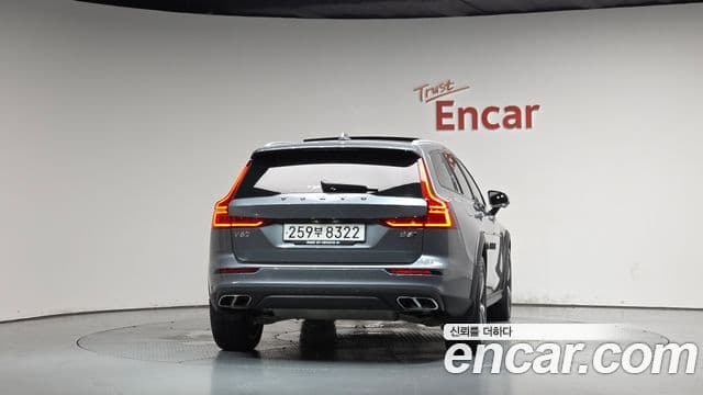 Volvo V60 Cross Country 2020 — Фото 4/20