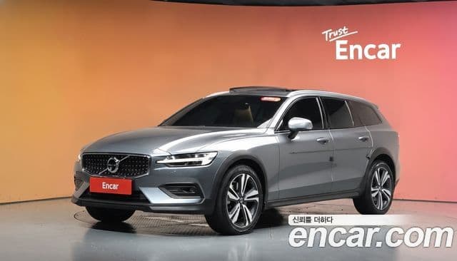 Volvo V60 Cross Country 2020 — Фото 1/20