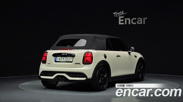 Mini Cooper S Convertible 2021 — Фото 2/20