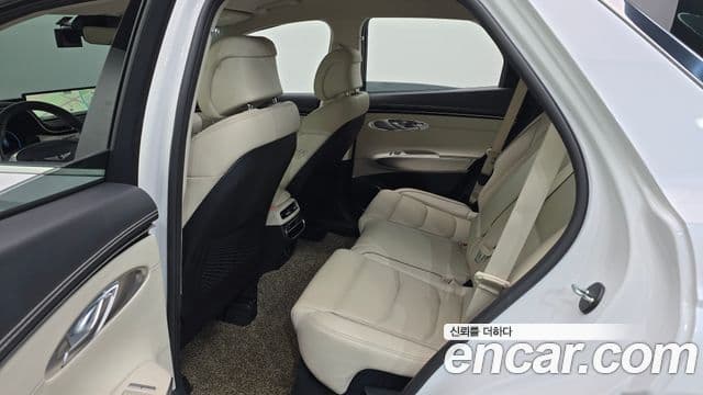 Genesis GV70 2022 — Şəkil 29/35