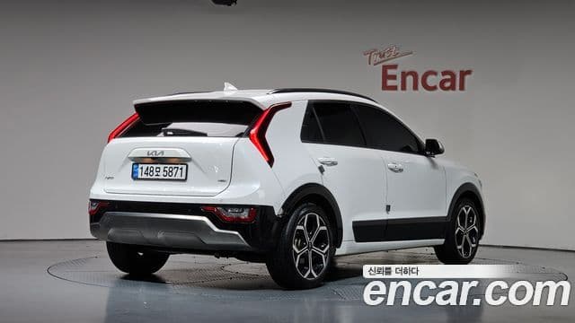Kia Niro 2022 — Фото 2/20
