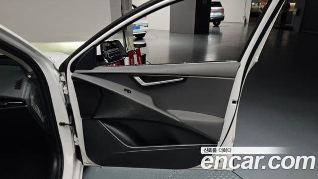 Kia Niro 2022 — Şəkil 29/33
