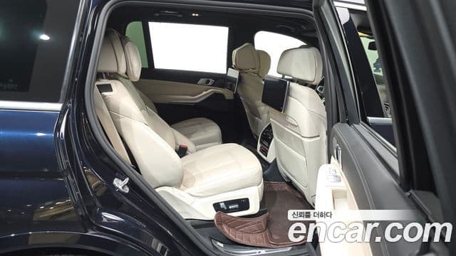 BMW X7 2022 — Photo 14/31