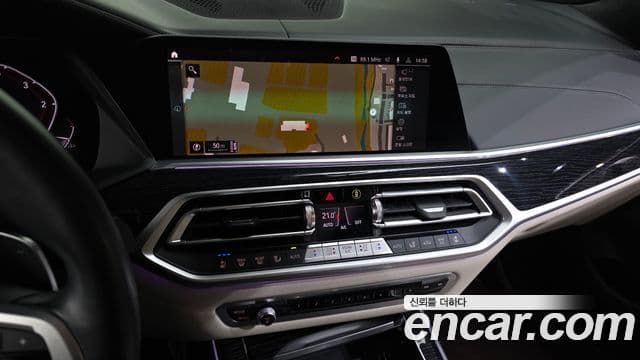 BMW X7 2022 — Photo 18/31