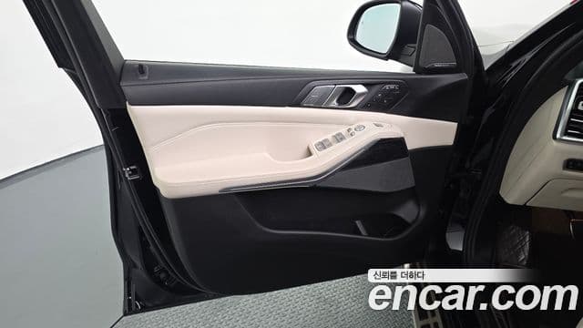 BMW X7 2022 — Photo 23/31