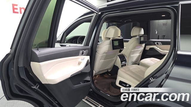 BMW X7 2022 — Photo 8/31