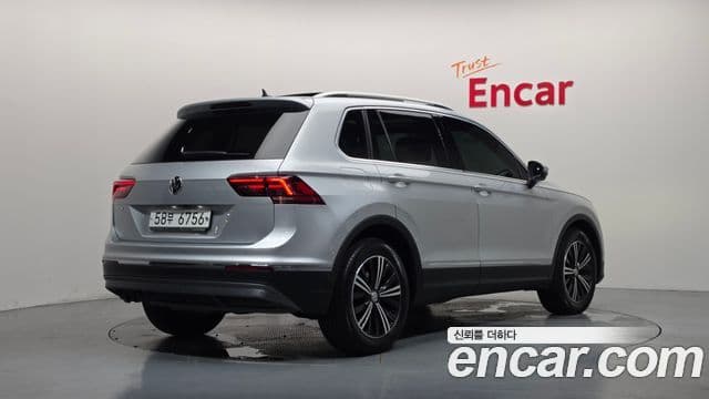 Volkswagen Tiguan 2018 — Photo 1/20