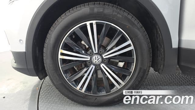 Volkswagen Tiguan 2018 — Photo 18/20