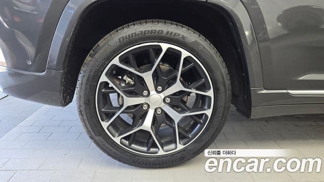 Jeep Grand Cherokee 2023 — ფოტო 31/36