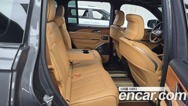 Jeep Grand Cherokee 2023 — ფოტო 21/36