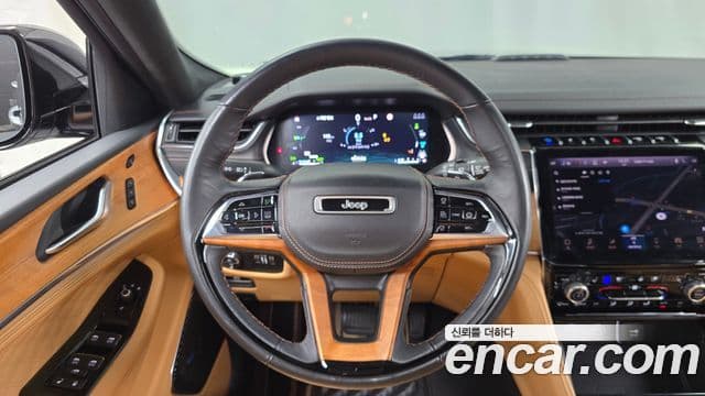 Jeep Grand Cherokee 2023 — ფოტო 23/36