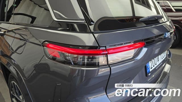 Jeep Grand Cherokee 2023 — ფოტო 33/36
