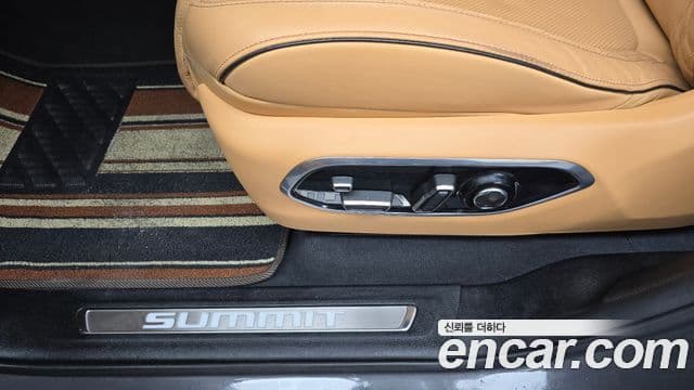 Jeep Grand Cherokee 2023 — ფოტო 19/36