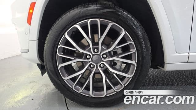 Jeep Grand Cherokee 2021 — Photo 1/20