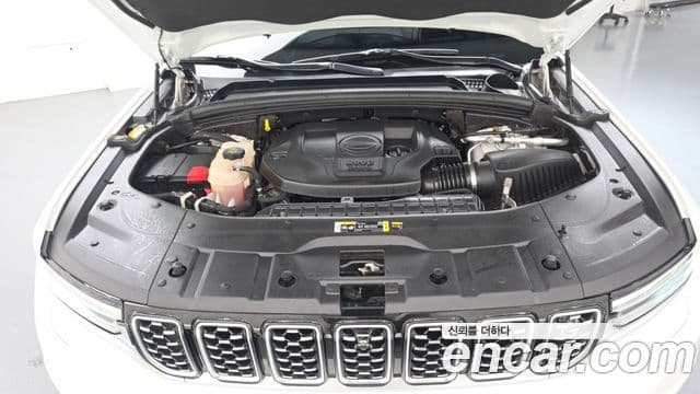 Jeep Grand Cherokee 2021 — Photo 16/20