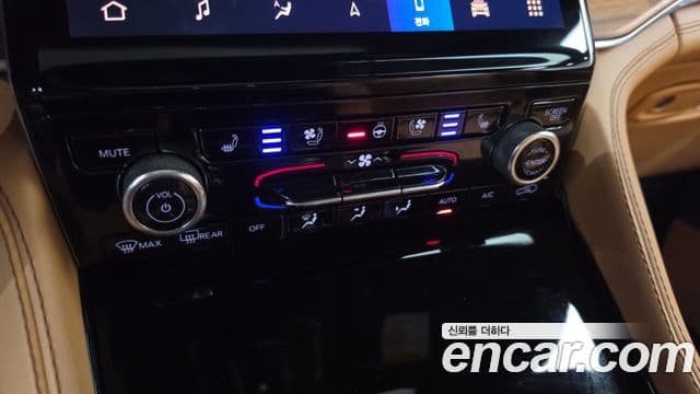 Jeep Grand Cherokee 2021 — Photo 13/20